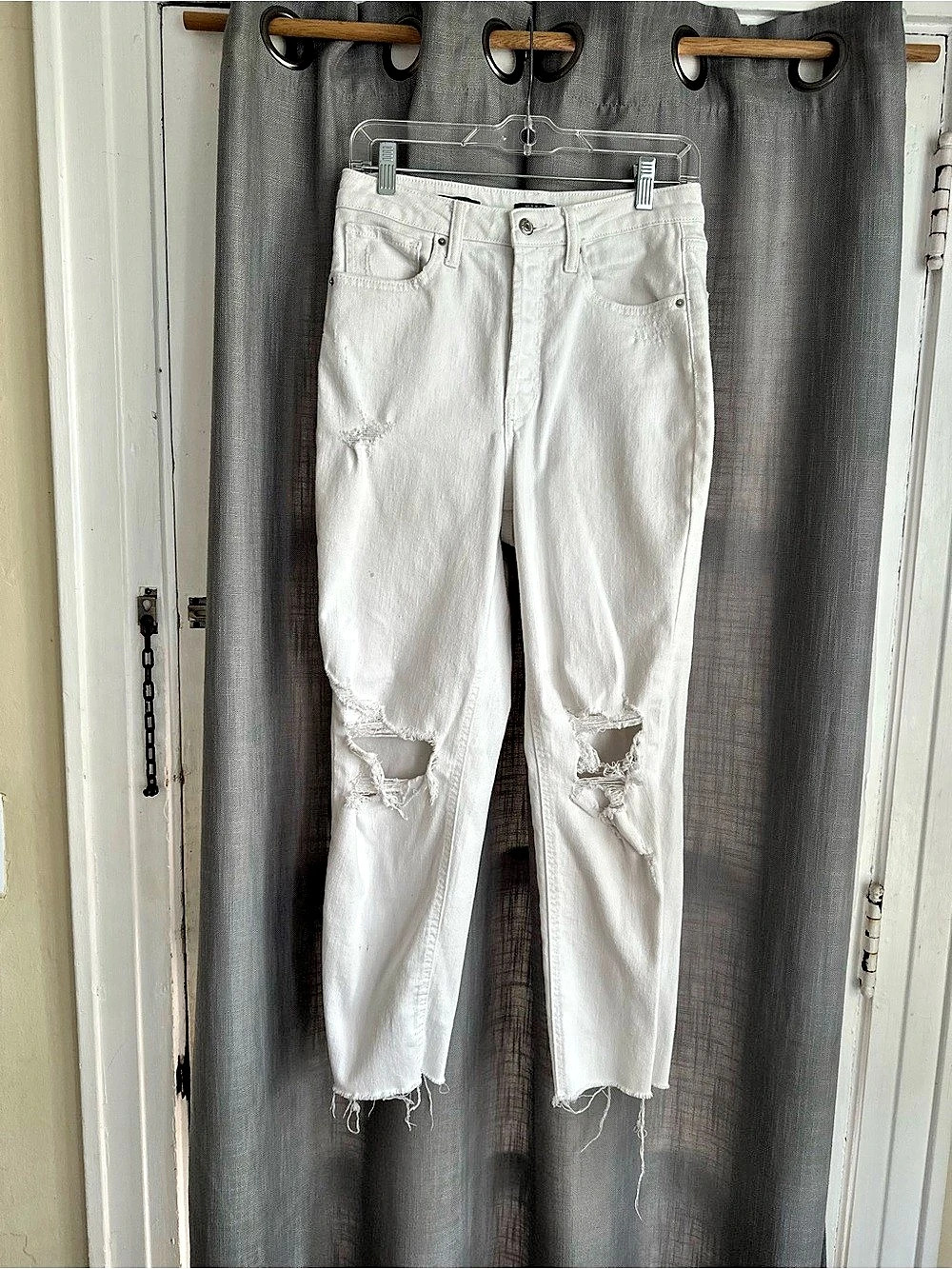 Wild Fable Super High-Rise Slim Straight Distressed Raw Hem Jeans White Size 6